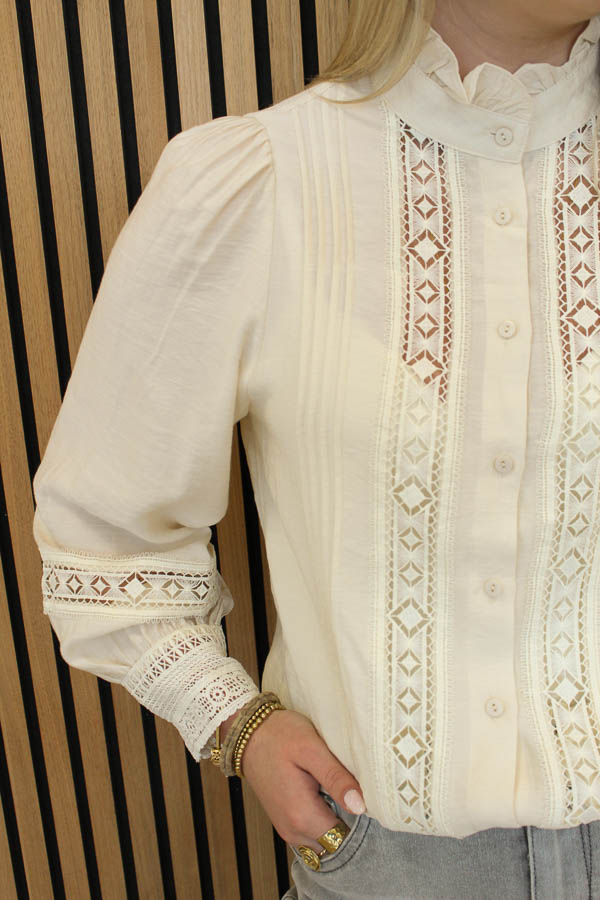 Blouse met broderie beige | Nelly - Afbeelding 2