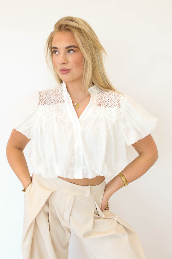 Cropped blouse wit | Lacy