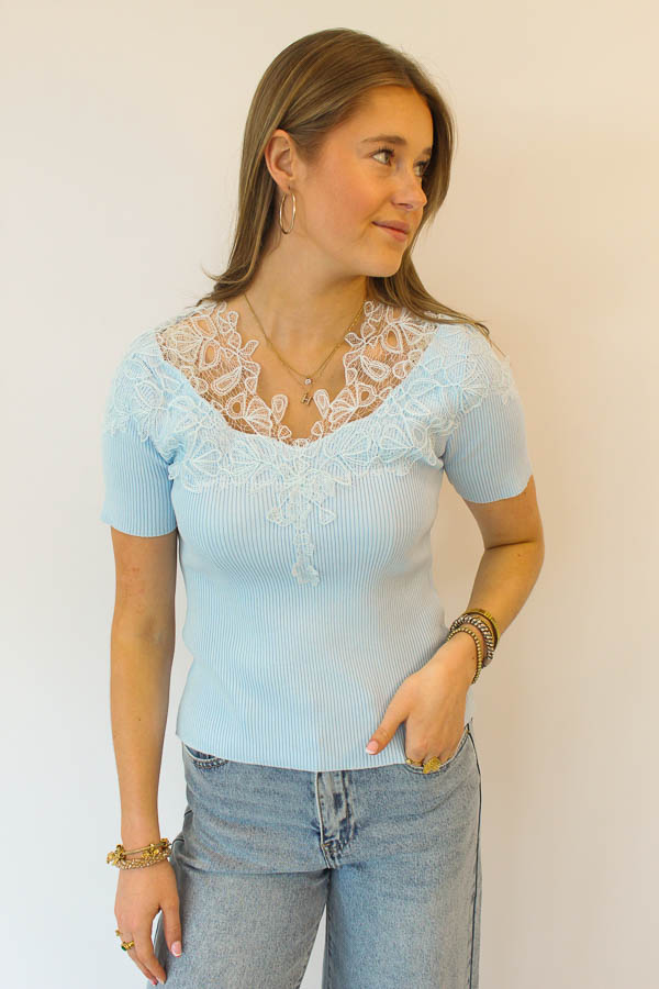 Fijngebreide top blauw | Esra - Afbeelding 2