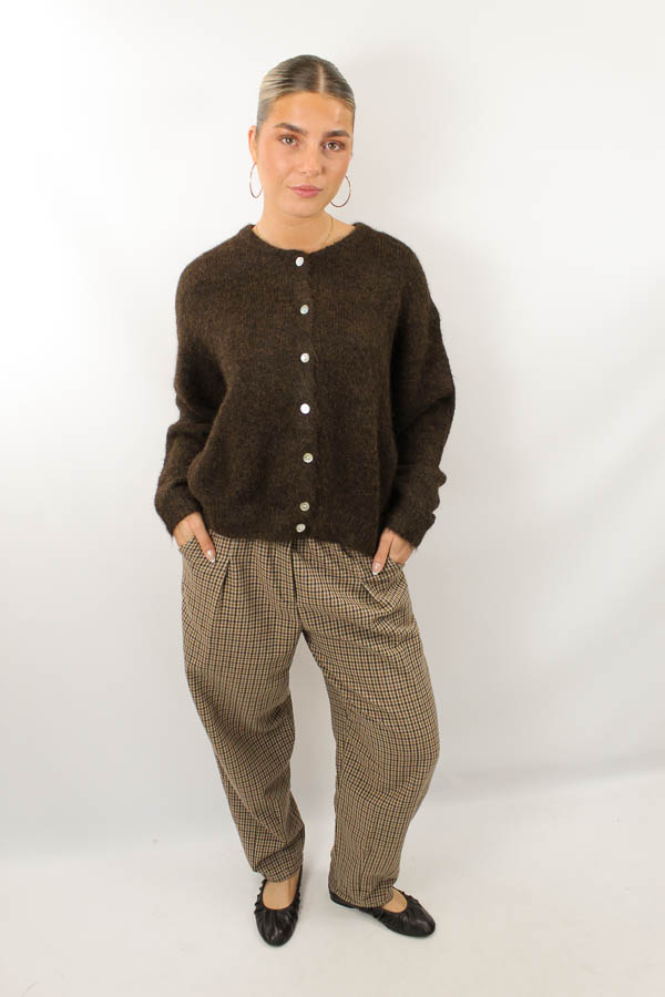 Gebreide vest bruin | Amelie - Afbeelding 4