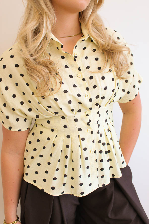 Getailleerde blouse geel | Polka