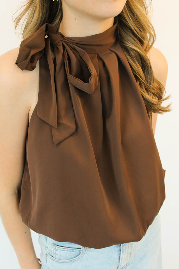 Haltertop strik bruin | Liz - Afbeelding 3