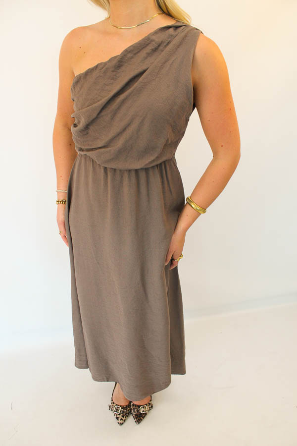 Jurk shoulder taupe | Benthe - Afbeelding 2
