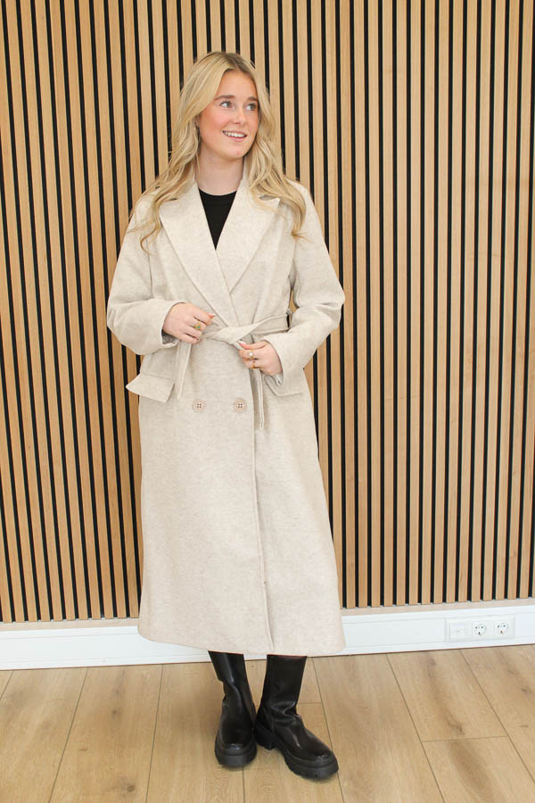 Lange jas met ceintuur zand