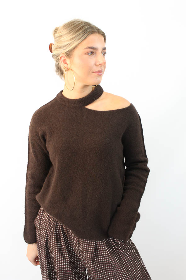 Open shoulder trui bruin | Pien - Afbeelding 2