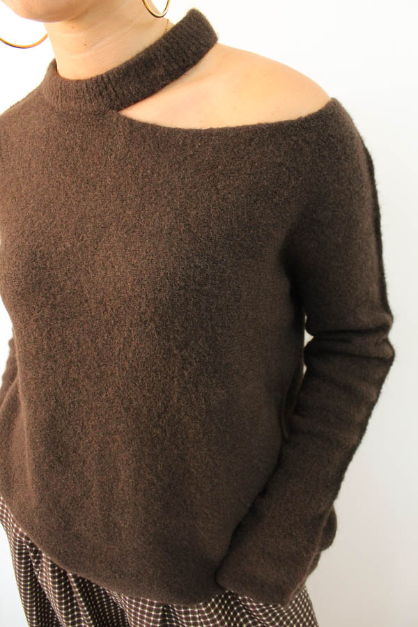 Open shoulder trui bruin | Pien - Afbeelding 3