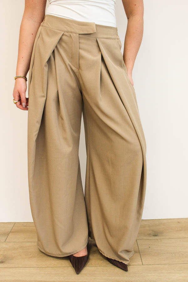 Pantalon plooi camel | Elisa