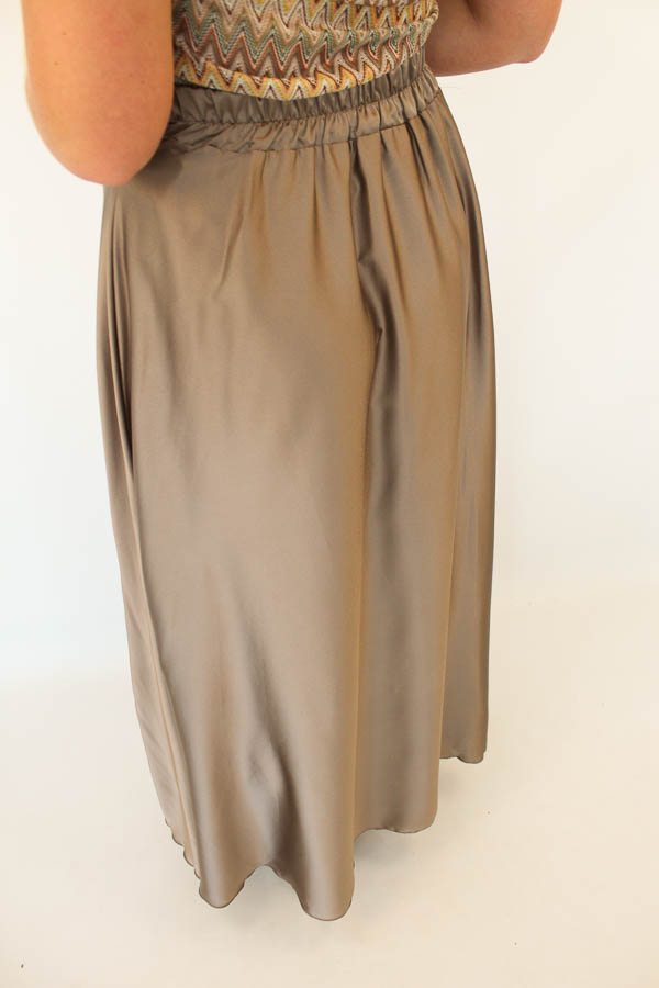 Satijnlook rok taupe | Jade - Afbeelding 3