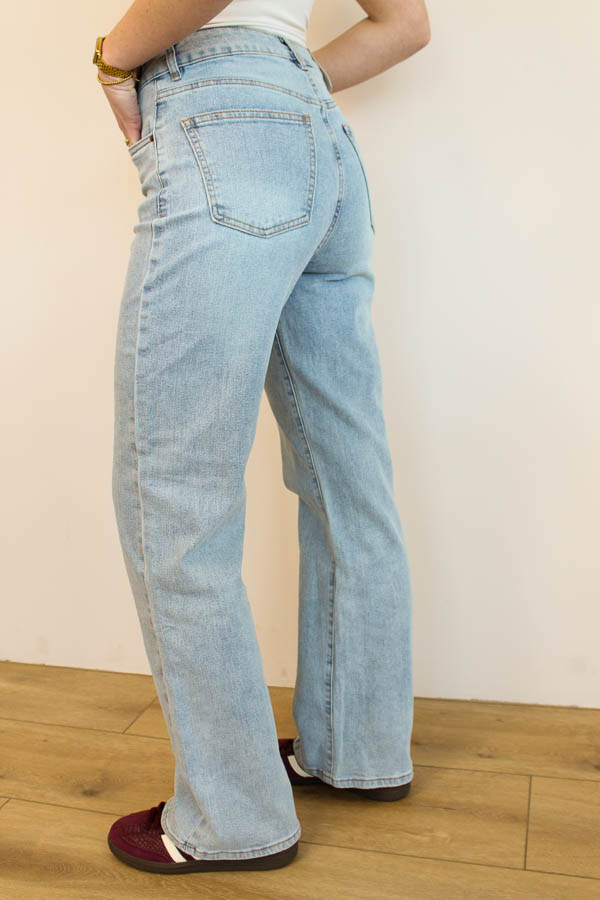 Straight fit jeans lichtblauw | Josje - Afbeelding 2