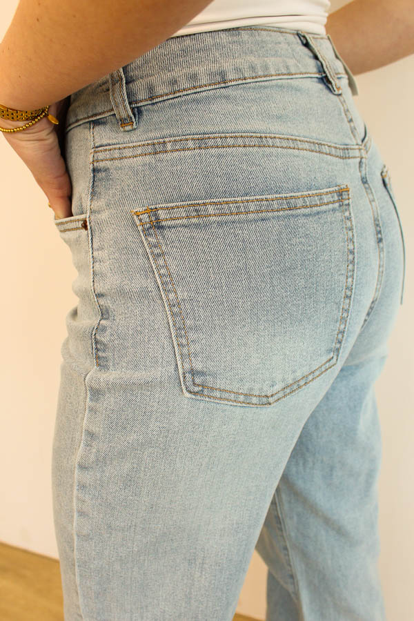 Straight fit jeans lichtblauw | Josje - Afbeelding 3