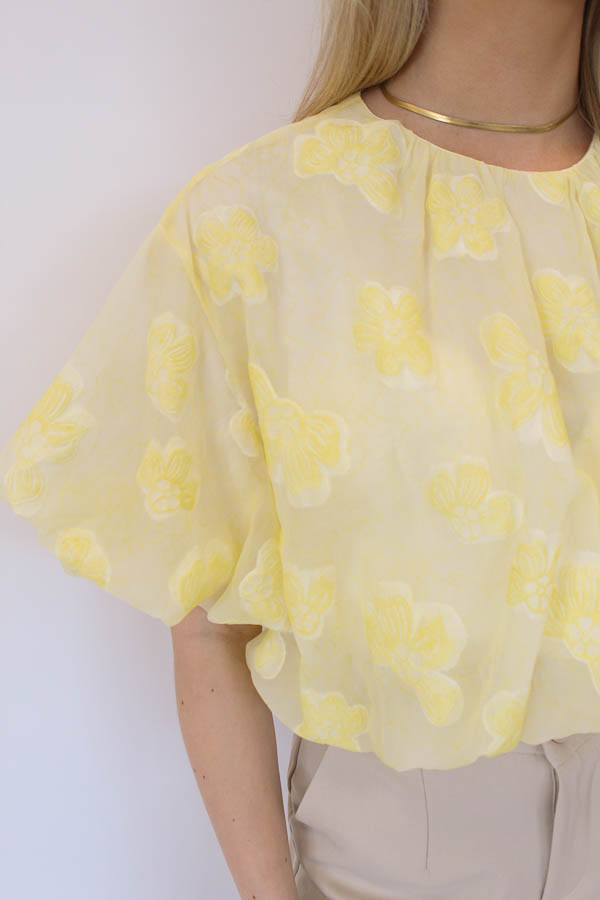 Top bloemenprint geel | Nomi - Afbeelding 3
