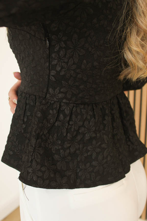 Top pofmouw zwart | Nanda - Afbeelding 3