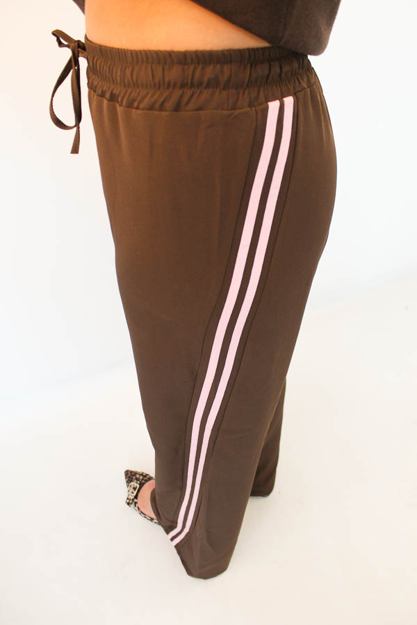 Wijde broek met strepen bruin | Mae - Afbeelding 4