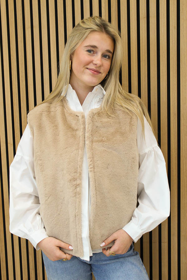 Teddy_gilet_beige_-_Lieke_3-2_y15