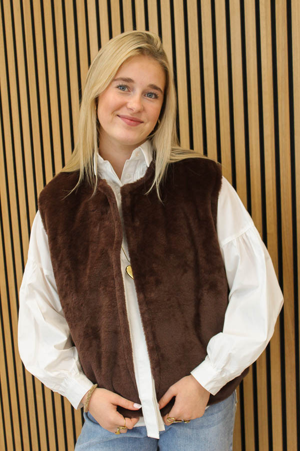 Teddy_gilet_bruin_-_Lieke-2