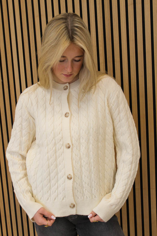 Kabel_vest_ecru_-_Irma_2-2