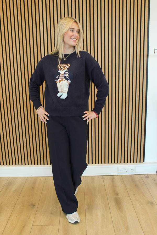 Beer_trui_navy_-_Ralphie_2-6984