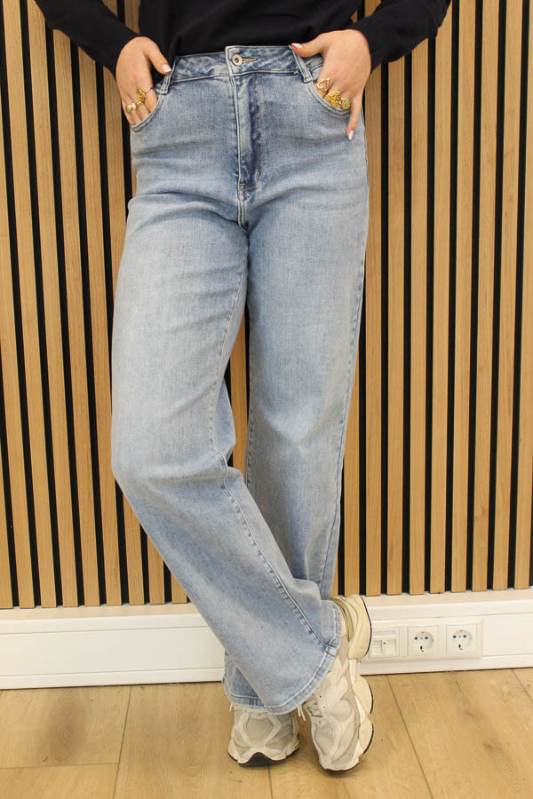 Wide_leg_jeans_blauw_-_Hello_Miss-4