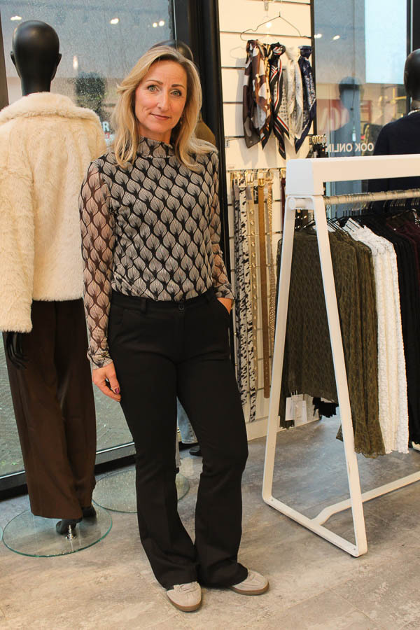 Flared_broek_zwart_-_Fernanda-7281