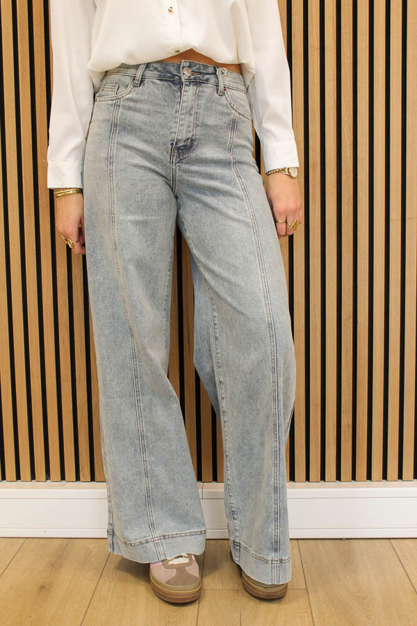 Wide_leg_jeans_lichtblauw_-_Ava-7407