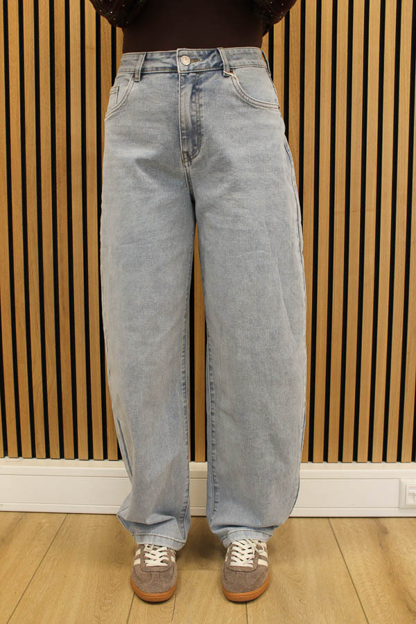 Balloon_jeans_lichtblauw_-_Mim_3-7449