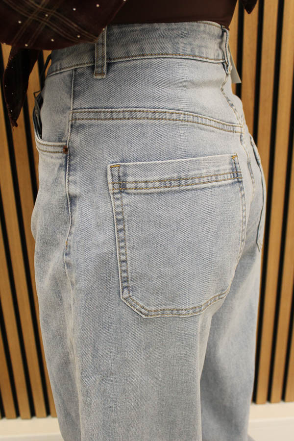 Balloon_jeans_lichtblauw_-_Mim_2-7448