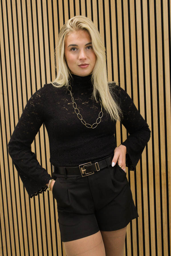 Short_met_riem_-_Isis_2-7532