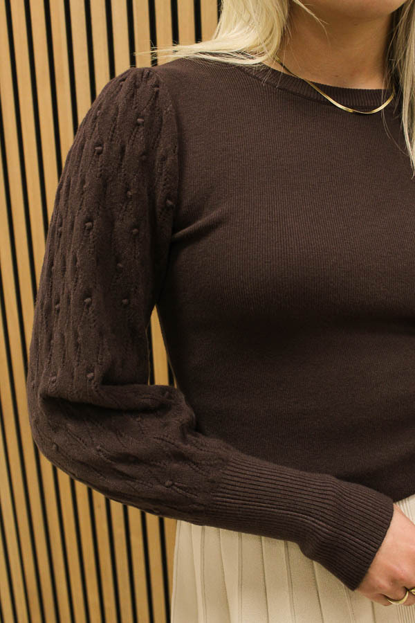 Trui_pofmouw_bruin_-_Fien_1-7544