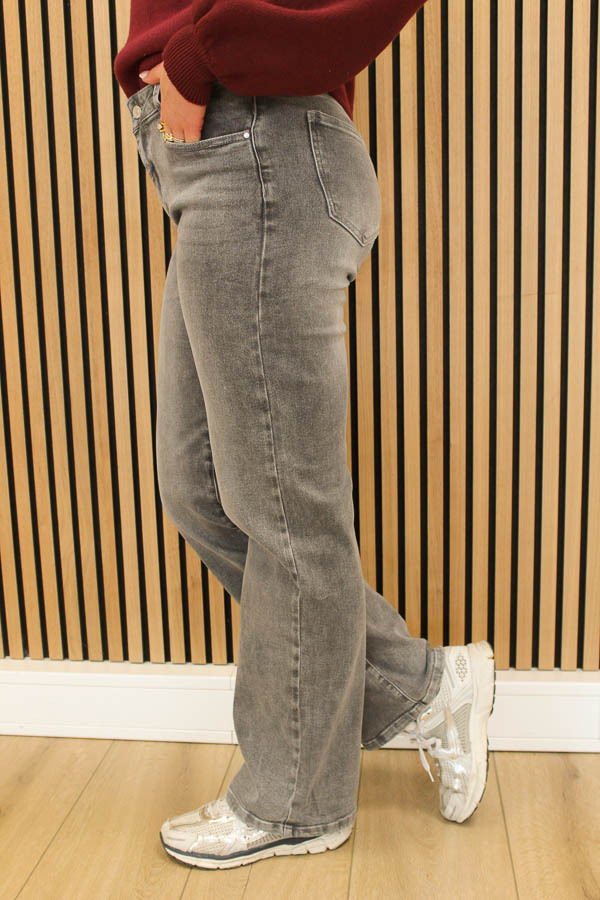 Wide_leg_jeans_grijs_-_Jule_1-7736