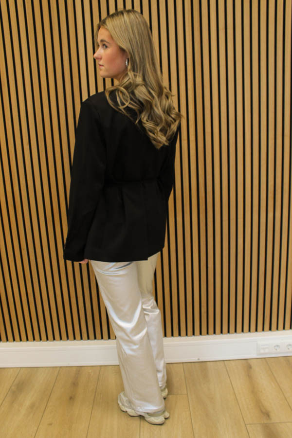 Wikkel_blazer_zwart_-_Maya_4-2