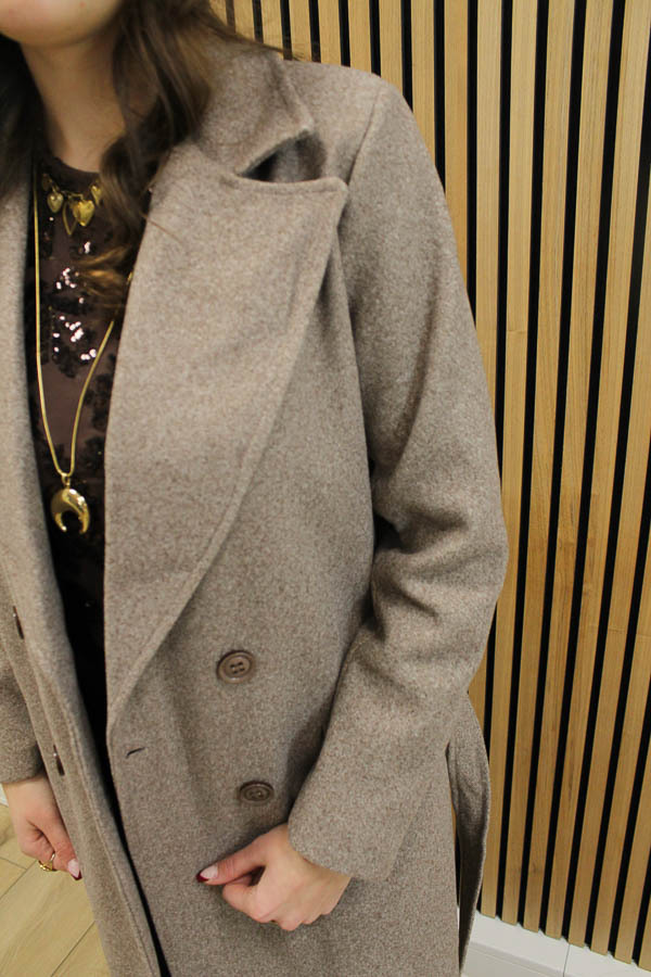 Lange_jas_met_ceintuur_taupe_4-8092