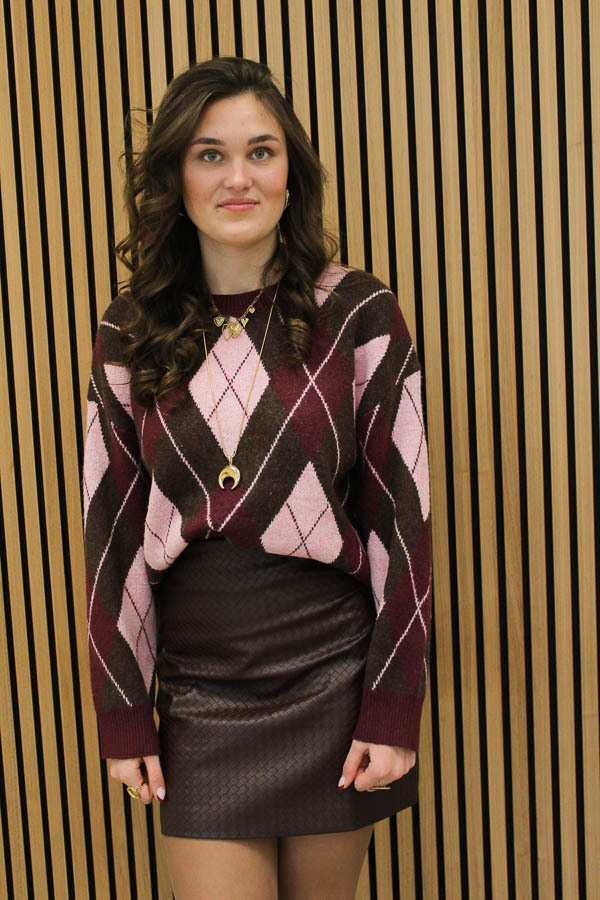 Trui_geruit_bordeaux_-_Eef_2-2_35i