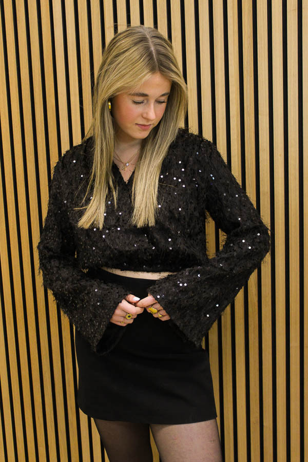 V-hals_pailletten_top_zwart_-_Iza_1-8036