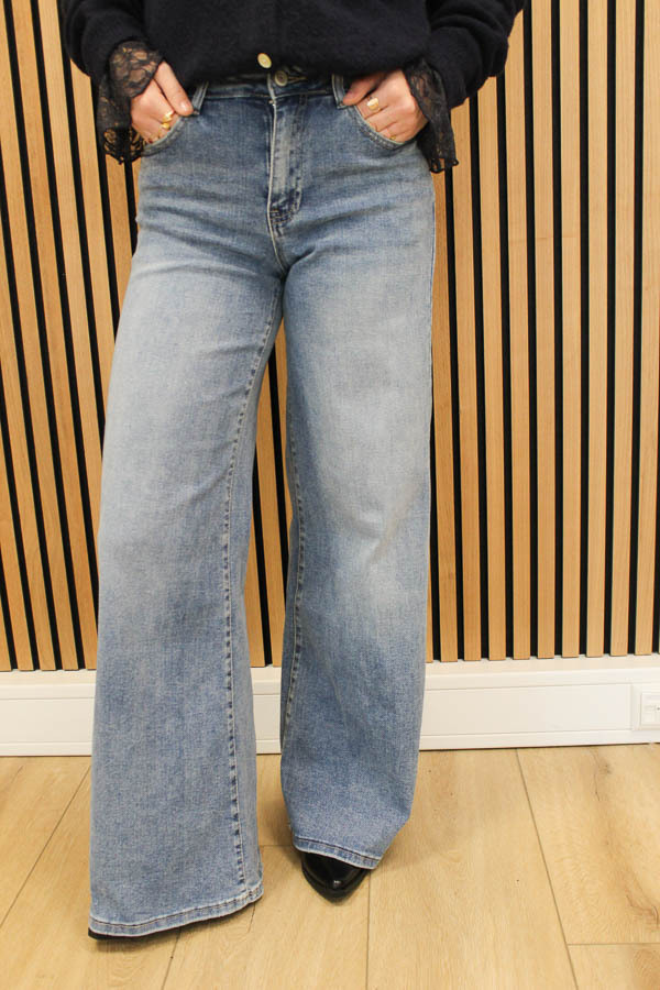 Wide_leg_jeans_blauw_-_Noa-8161