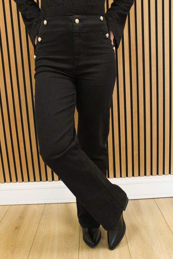 Jeans_met_knopen_zwart_-_Kim-8168