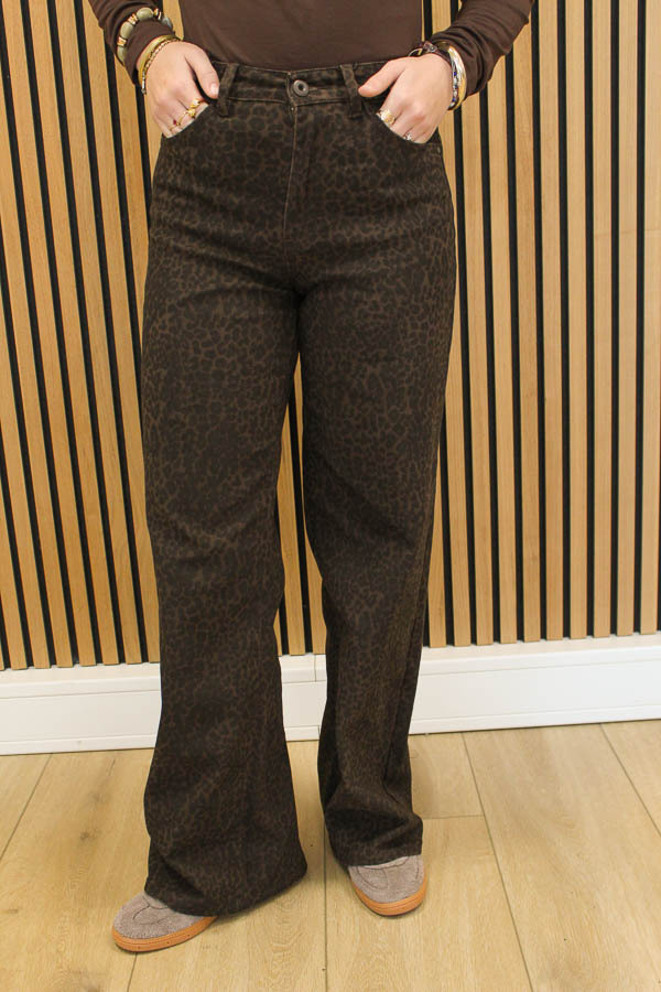 Straight_jeans_cheetah_bruin_-_Lauren_2-8128