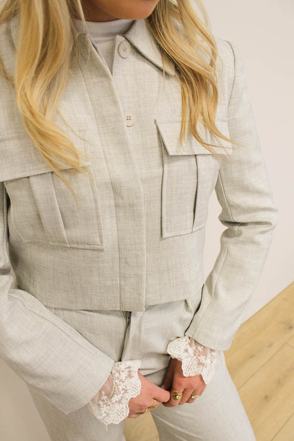 Korte_blazer_grijs_-_Felice_4-2