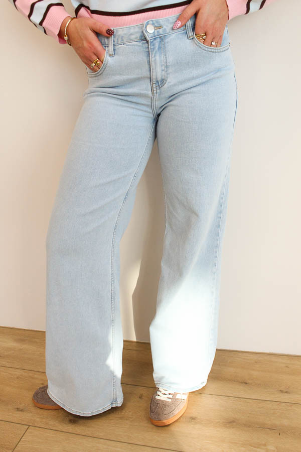 Tall_wide_jeans_blauw_-_Ivana-2