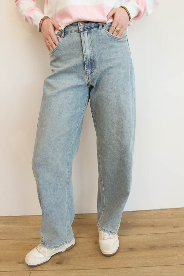 Balloon_jeans_blauw_-_Yinthe-2