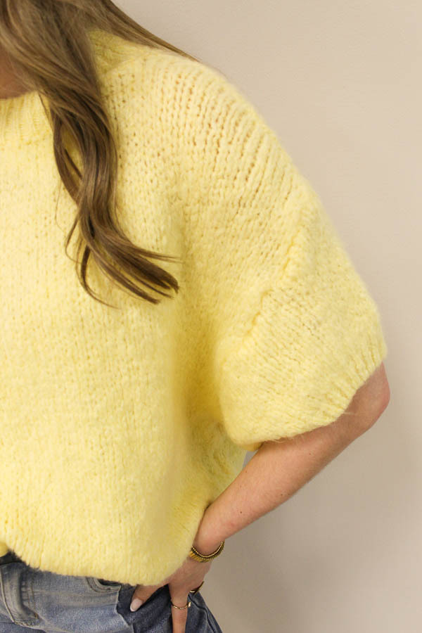 Trui_korte_mouw_geel_-_Maje_1-8825