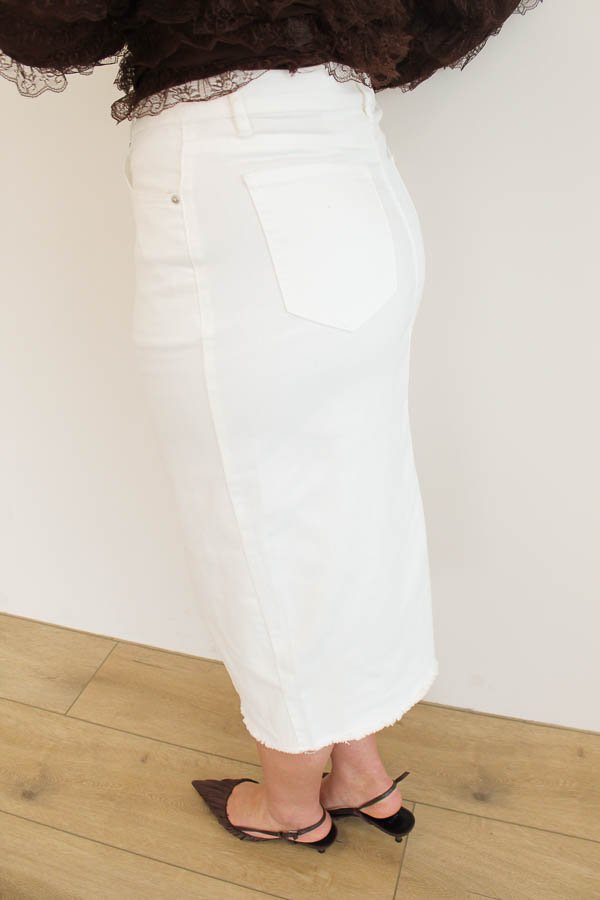 Spijkerrok_met_split_ecru_-_Lora_2-2