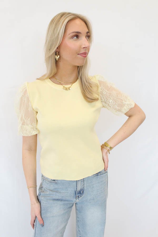 Fijngebreide_top_geel_-_Julia-2