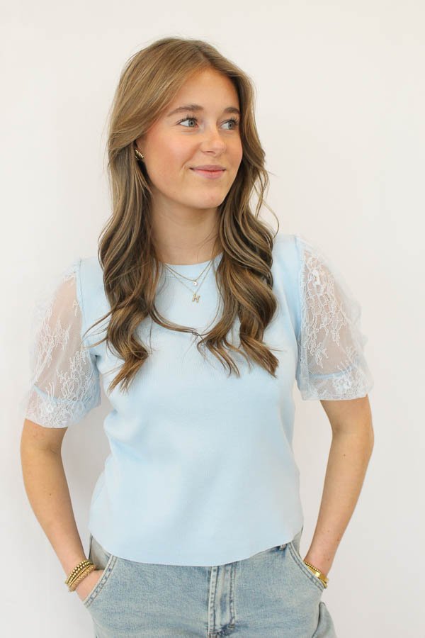 Fijngebreide_top_blauw_-_Julia-2