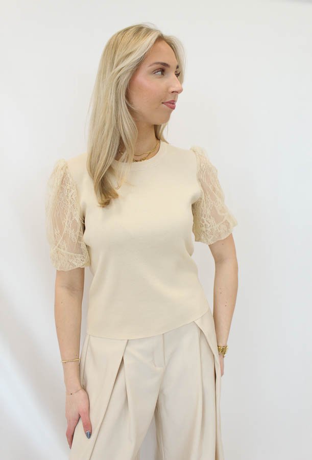 Fijngebreide_top_beige_-_Julia_2-2