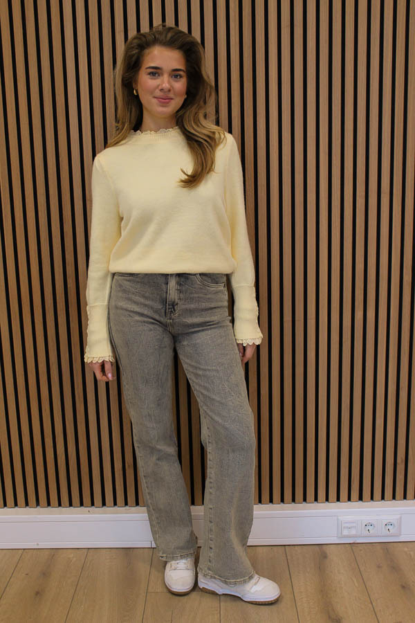 Trui_kant_detail_geel_-_Ella_2-0713_iz6