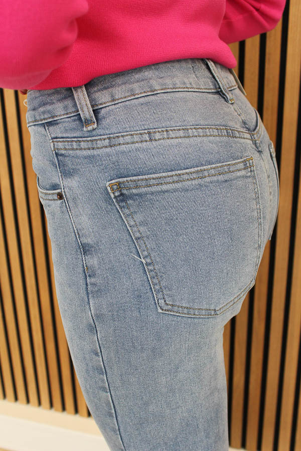 Straight_fit_jeans_lichtblauw_-_Josje_2_1_van_1