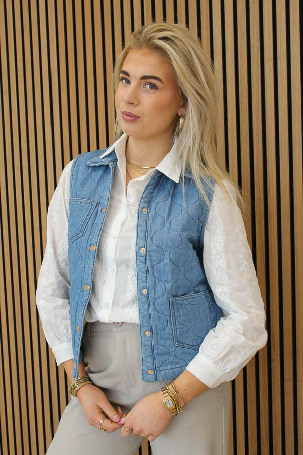 Gilet_gestikt_denim_blauw_1_van_1