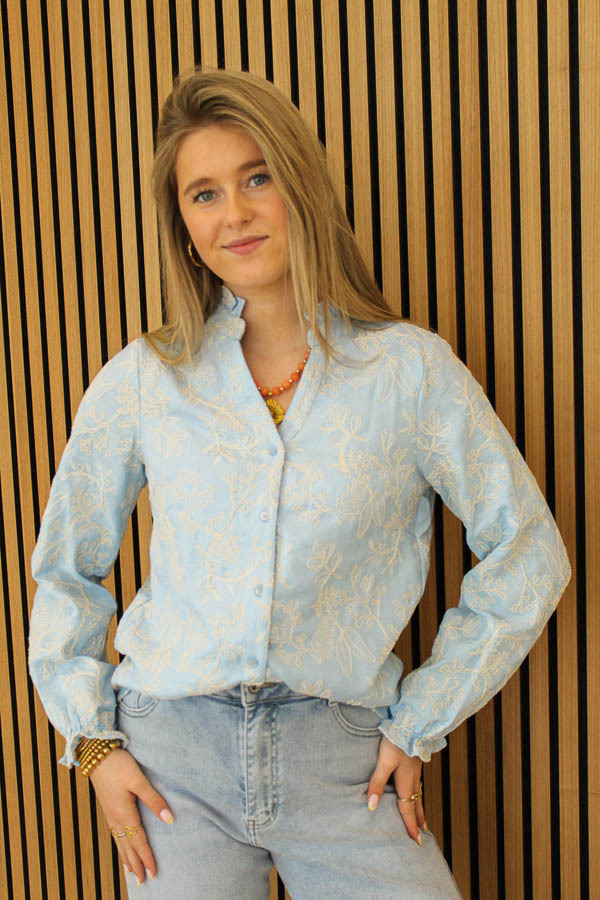 Broderie_blouse_blauw_-_Estelle-2969