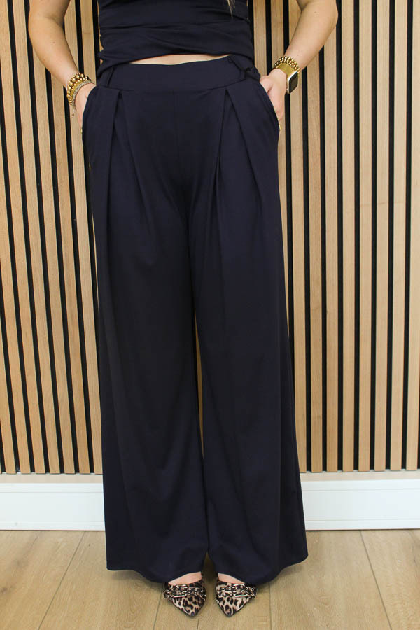 Plooi_broek_marine_-_Noor-4310