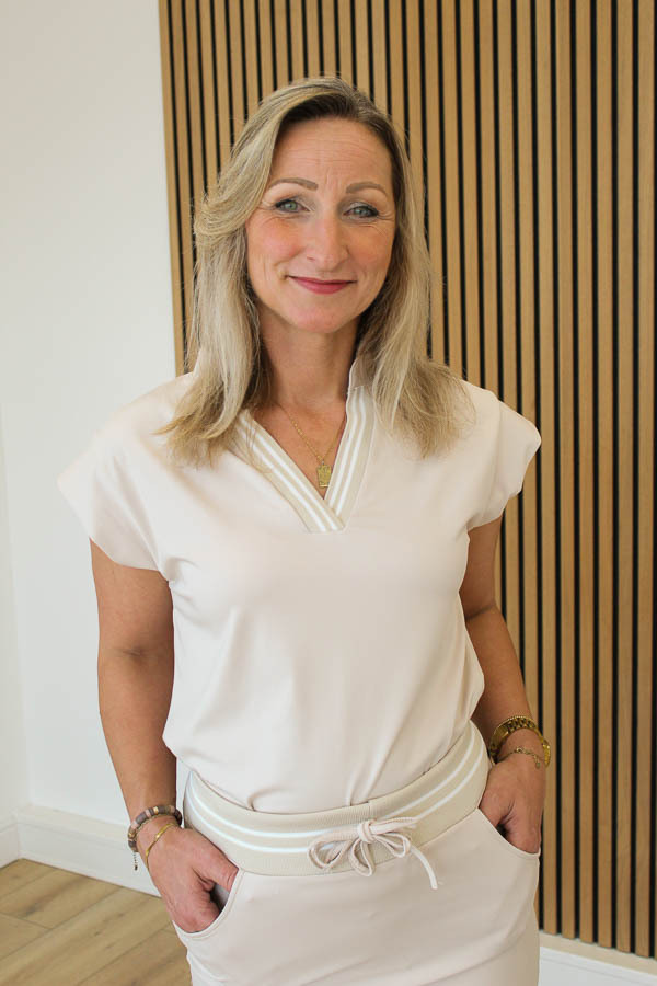 Top_v-hals_beige_-_Travel-4583